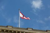 Berliner Flagge im Wind