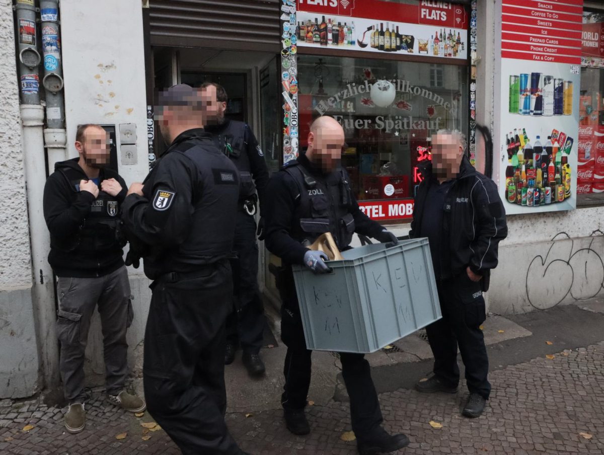 Clans In Berlin: Razzia In Mehreren Bezirken - 170 Polizisten Beteiligt ...