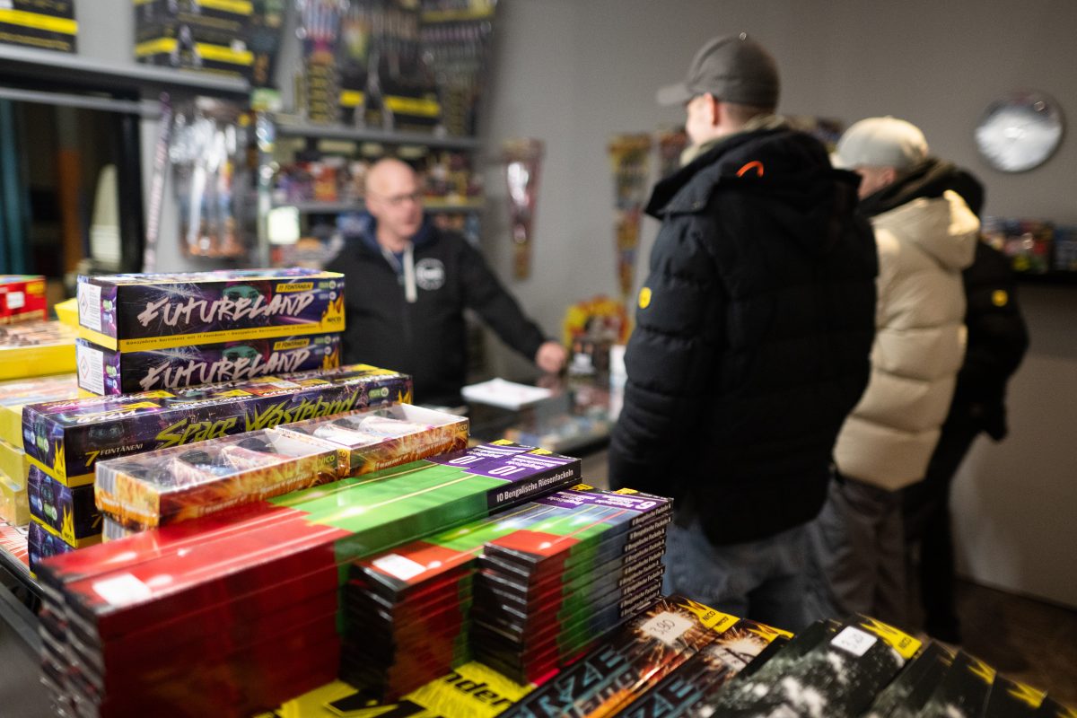 Start des Verkaufs von Raketen und Böllern für Silvester in Berlin.