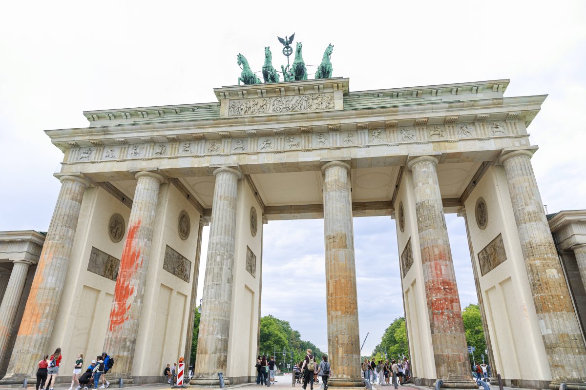 Letzte Generation: Brandenburger Tor Angesprüht - 6 Aktivisten ...