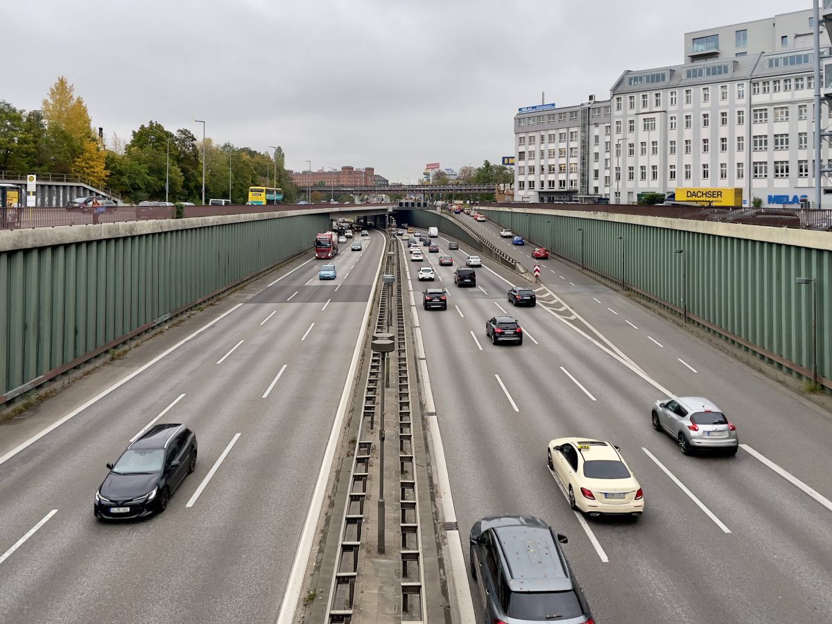 A100: Erst Sperrung, Dann Baustelle - Hier Brauchen Autofahrer Länger ...