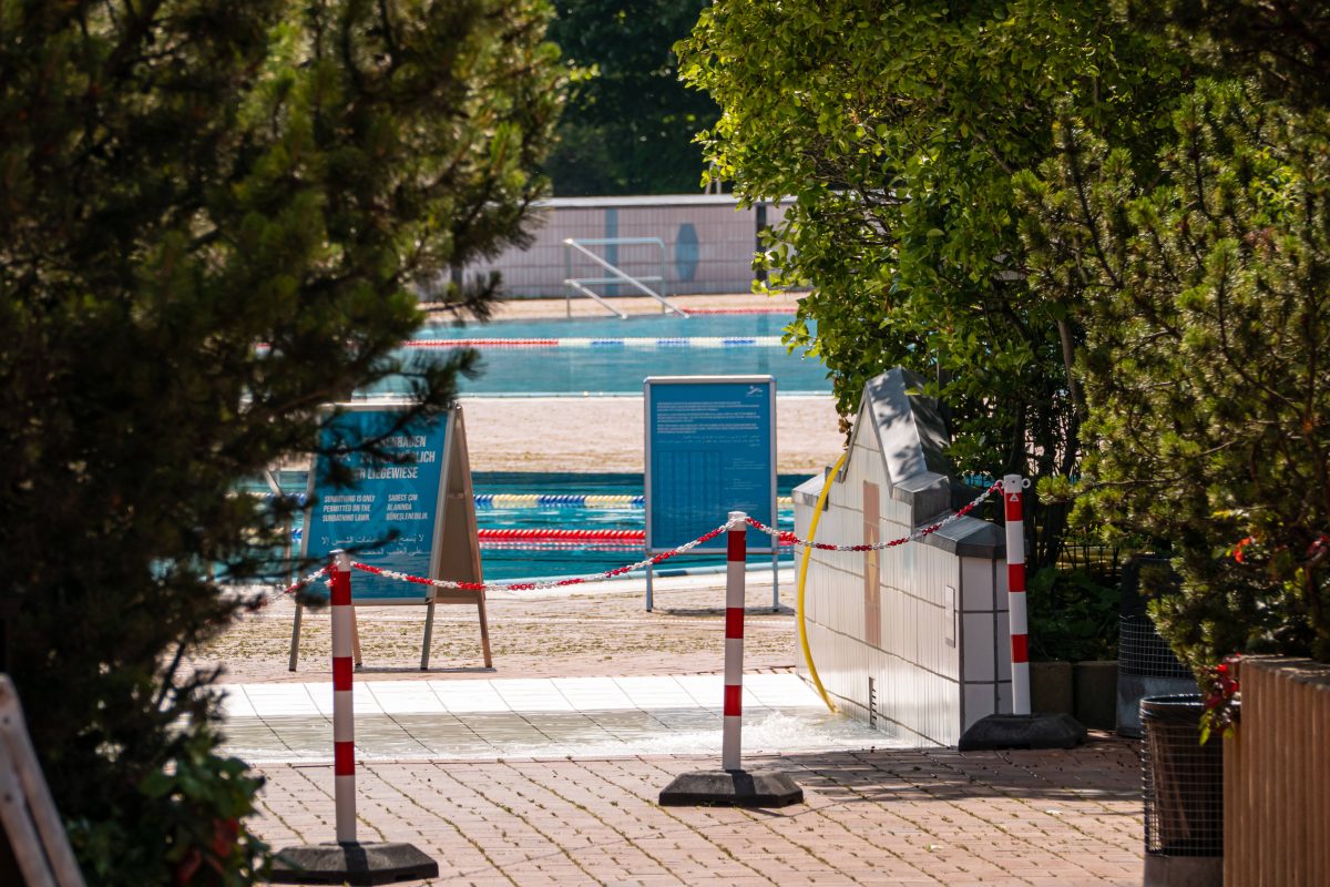 Symbolbild. Im Freibad in Berlin-Kreuzberg ist das Baden derzeit nur eingeschränkt möglich.