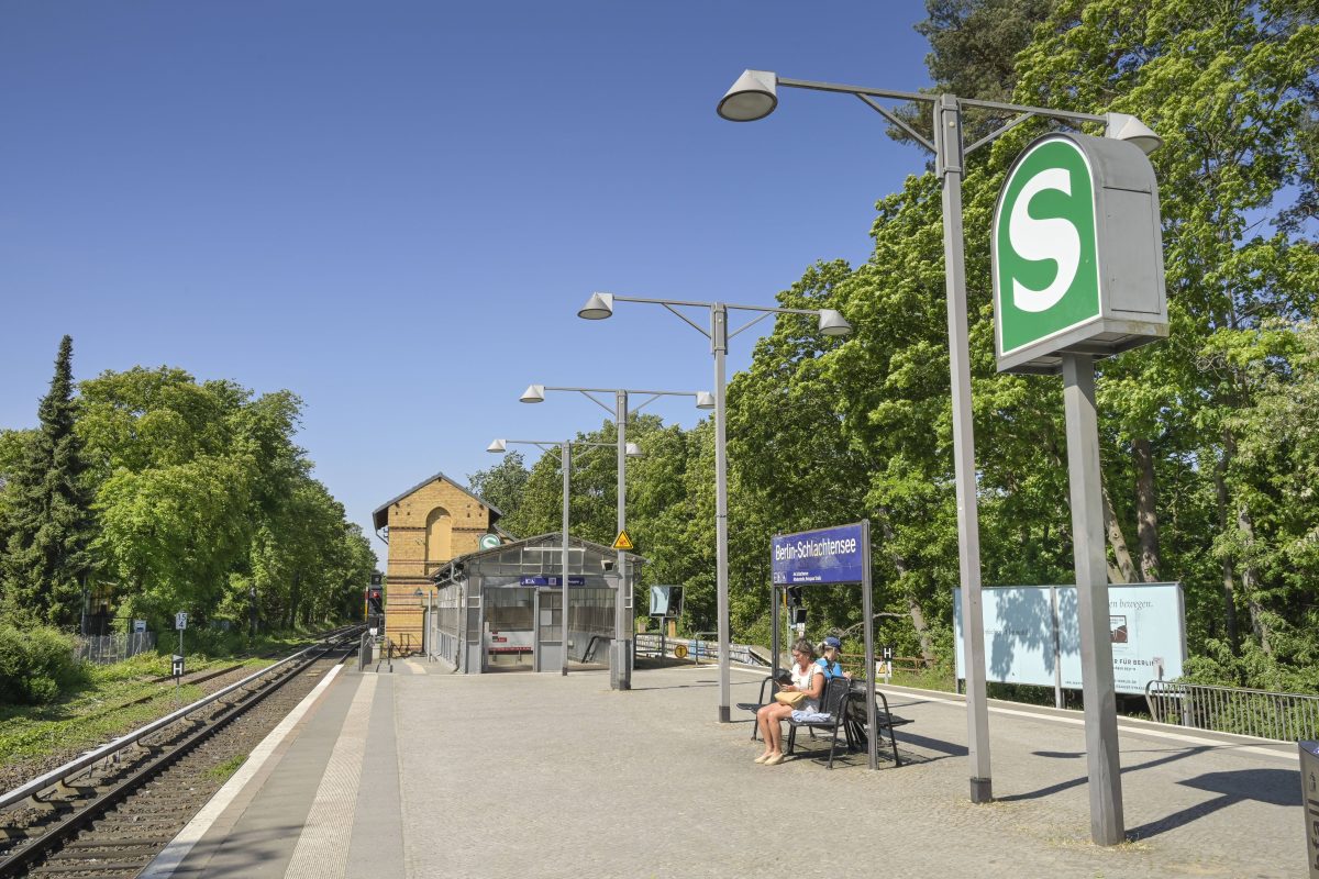 S-Bahn Berlin: Vorfall Auf Wichtiger Linie - Flughafen-Fahrgäste ...