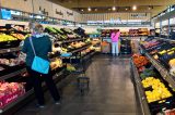 Bei Aldi und anderen Supermärkten greifen Kunden immer wieder zu einem verbotenen Trick. (Symbolfoto)