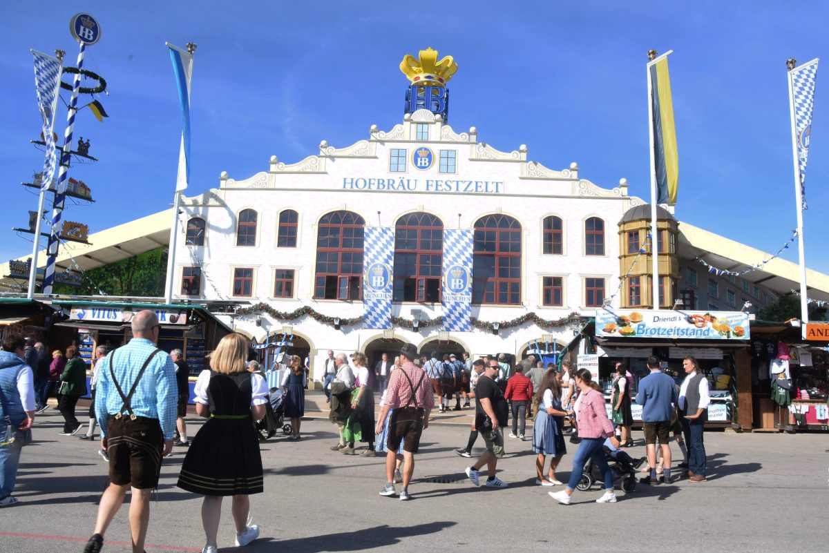 Oktoberfest 2024 Besucher stinksauer, als sie DAS sehen "WTF