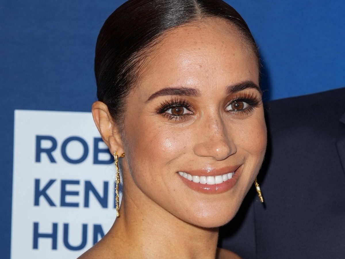 Meghan Markle kennen viele als die strahlende Herzogin von Sussex. Doch privat soll sie angeblich einen ganz anderen Ton anschlagen.