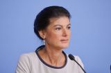 Caren Miosga ging bei Sahra Wagenknecht auf Tuchfühlung.