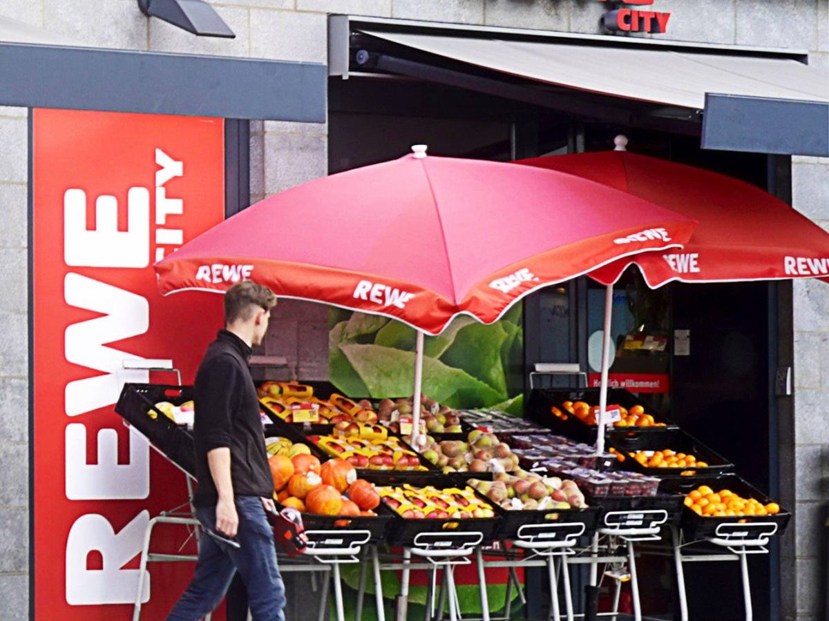 Rewe-Kunde ist stinksauer.