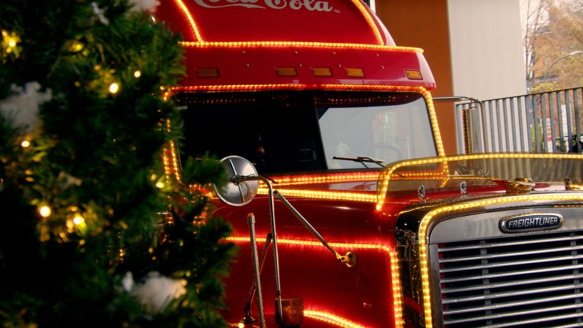 Die Weihnachtstrucks von Coca-Cola haben ihre Weihnachtstrucktour 2024 in Berlin begonnen.