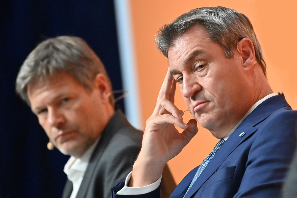 SÃ¶der und Habeck bei der Internationalen Handwerksmesse 2022.